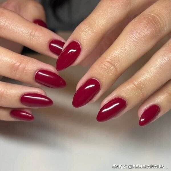 SMALTO CND VINYLUX Rouge Rite